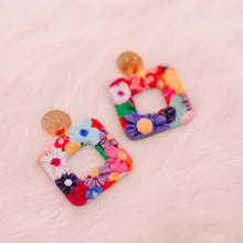 Load image into Gallery viewer, Summer Flower Bed Earrings