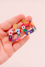 Load image into Gallery viewer, Summer Flower Bed Earrings