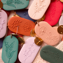 Load image into Gallery viewer, Birth Flower Earrings