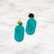 Load image into Gallery viewer, Birth Flower Earrings