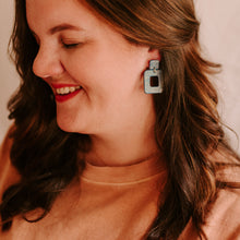 Load image into Gallery viewer, Flo - Earrings
