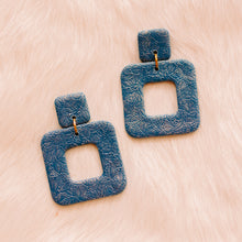 Load image into Gallery viewer, Flo - Earrings
