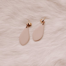 Load image into Gallery viewer, Emma - Fall Basic Earrings
